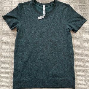 Lululemon swiftly tech shirt relaxed size 4